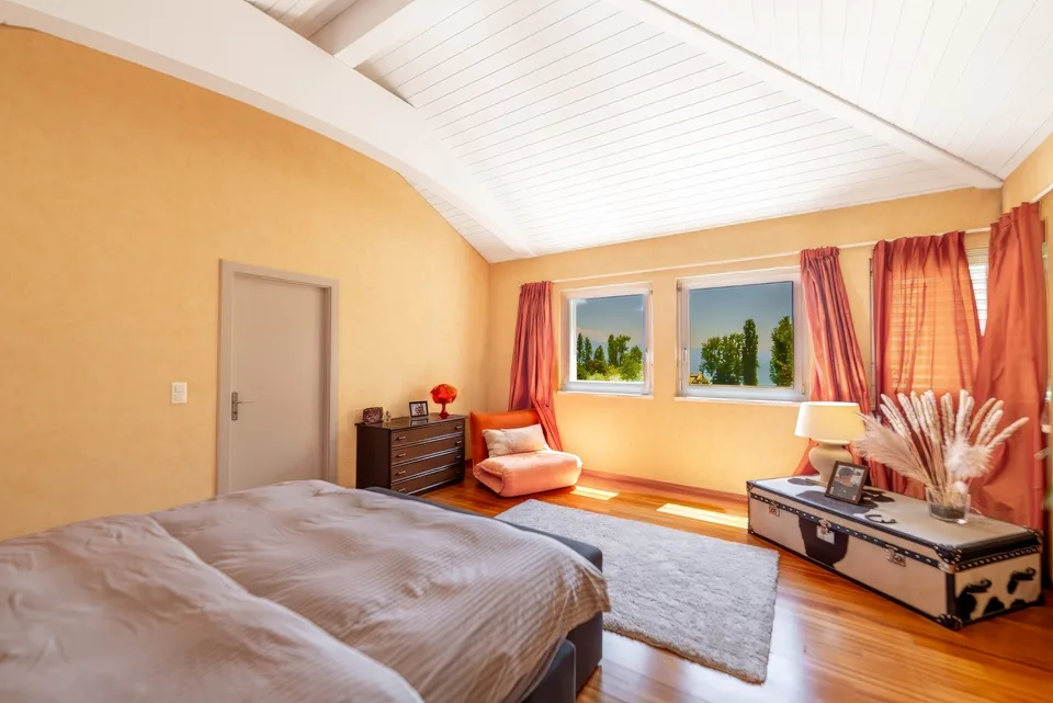 Prächtiges Haus mit Seeblick und Schwimmbad – Foto 8 von 13