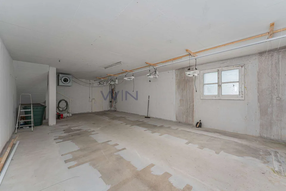 Deux étages d'espace de stockage avec lumière du jour – photo 7 sur 7