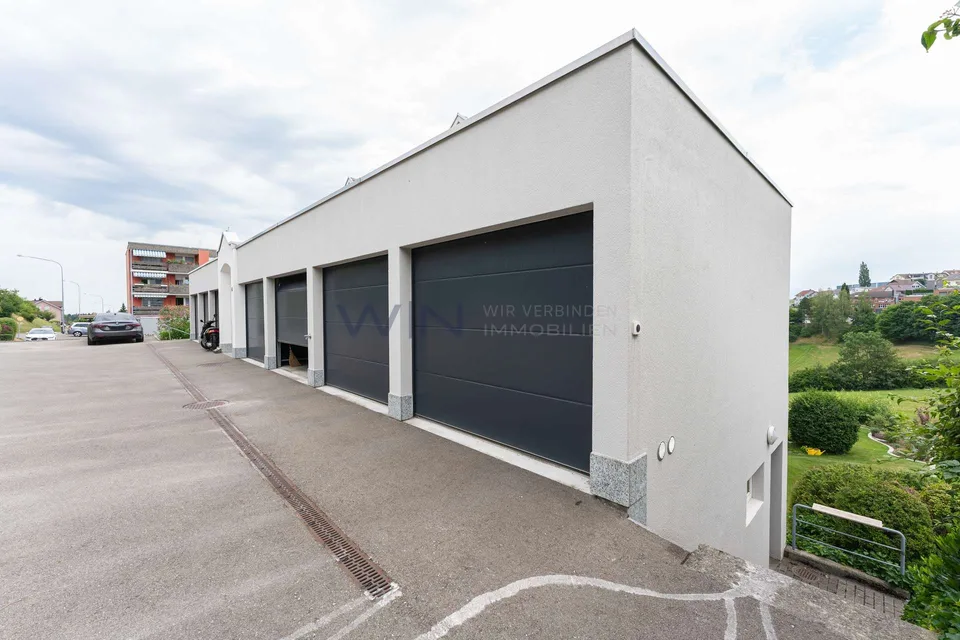 Deux étages d'espace de stockage avec lumière du jour – photo 6 sur 7