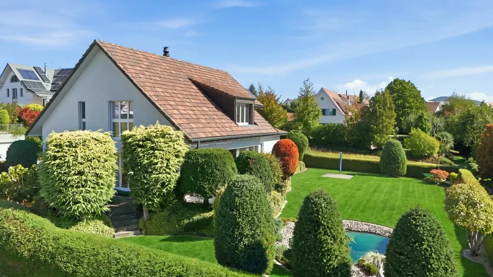 Well-maintained 5.5 room single-family house with dream garden in Rünenberg – photo 13 of 13