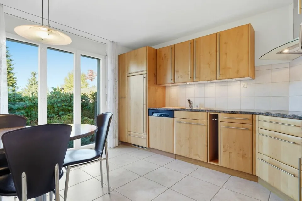 Well-maintained 5.5 room single-family house with dream garden in Rünenberg – photo 3 of 13