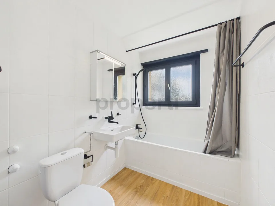 Recentemente ristrutturato, arredato in modo moderno - La tua nuova casa con balcone! – foto 6 di 14