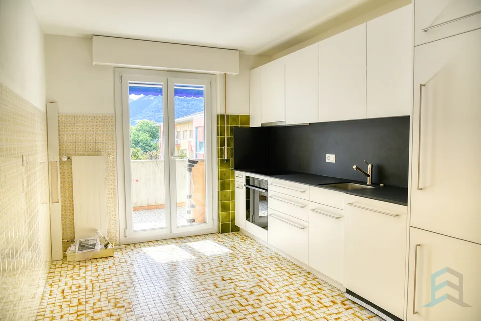 For Rent Spacious renovated 4 ½ room apartment with large balcony – photo 3 of 14