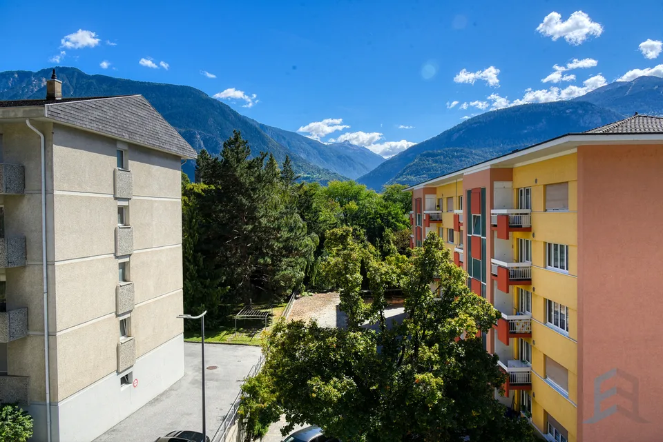 For Rent Spacious renovated 4 ½ room apartment with large balcony – photo 11 of 14