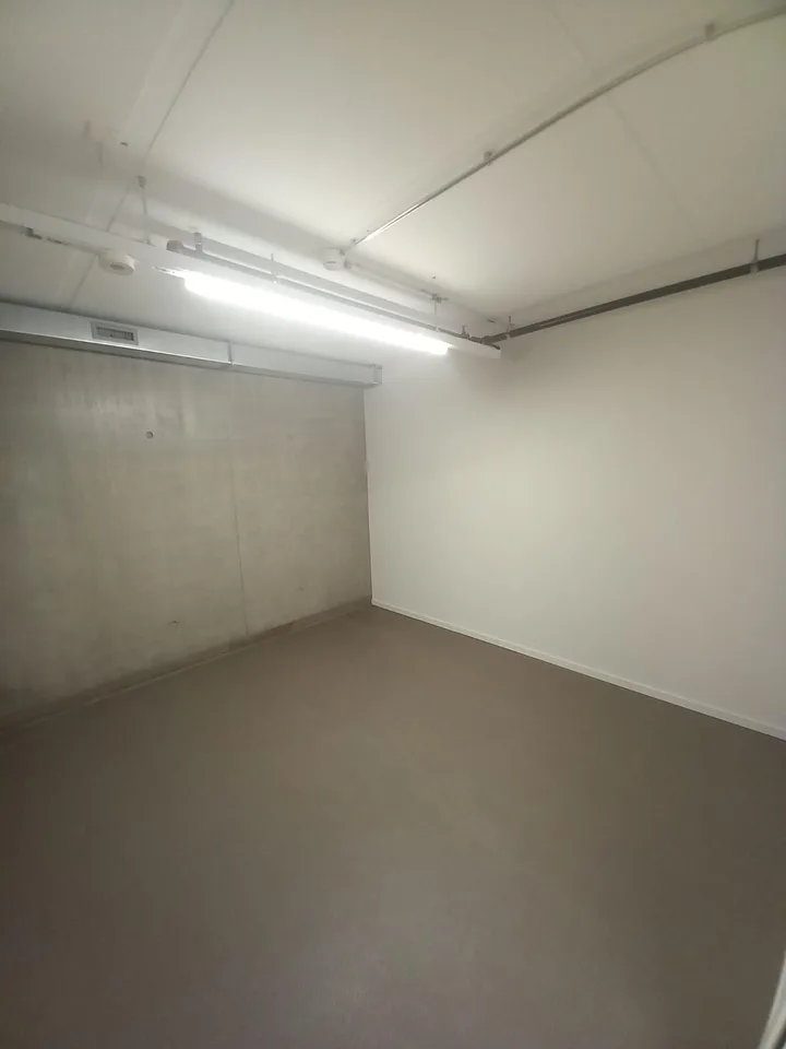 Lagerflächen von 12,9 bis 207 m² - Pont-Rouge-Viertel. – Foto 2 von 2
