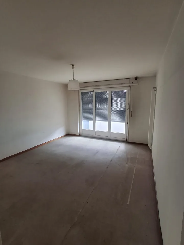Appartement 2.5 pièces lumineux avec balcon à La Chaux-de-Fonds – photo 4 sur 5