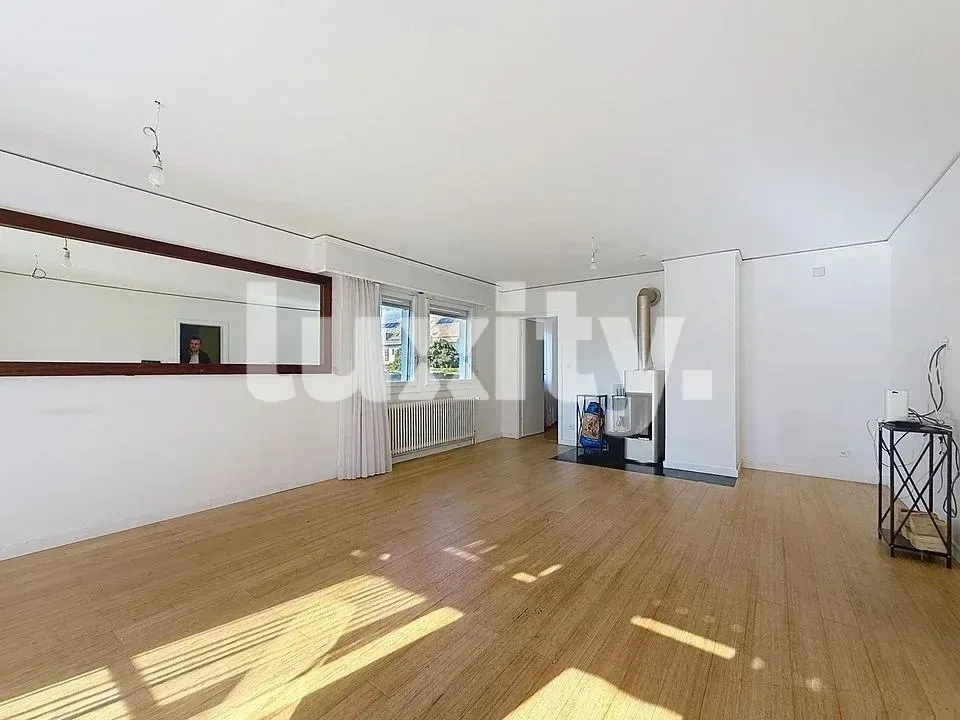 CHAVANNES-DES-BOIS – Familienhaus von etwa 120 m² mit Garten – Foto 3 von 8