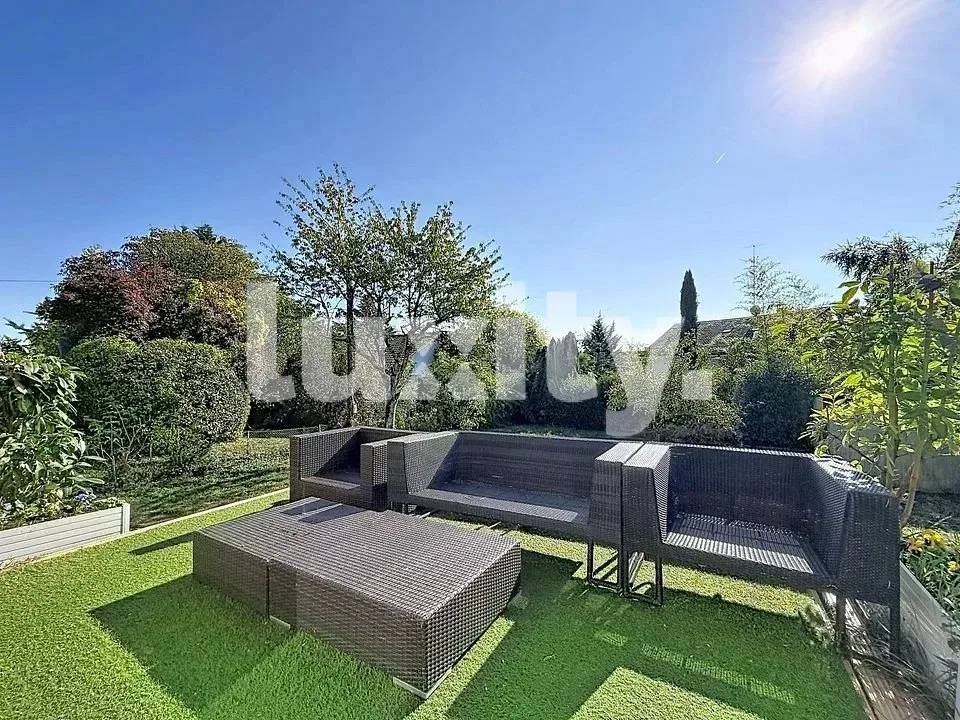 CHAVANNES-DES-BOIS – Familienhaus von etwa 120 m² mit Garten – Foto 2 von 8
