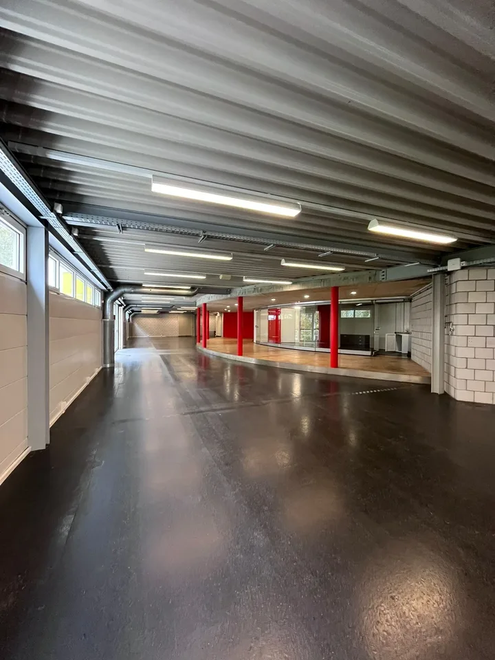 Grosszügiger Gewerberaum in der Industriezone Uetendorf – Foto 18 von 22