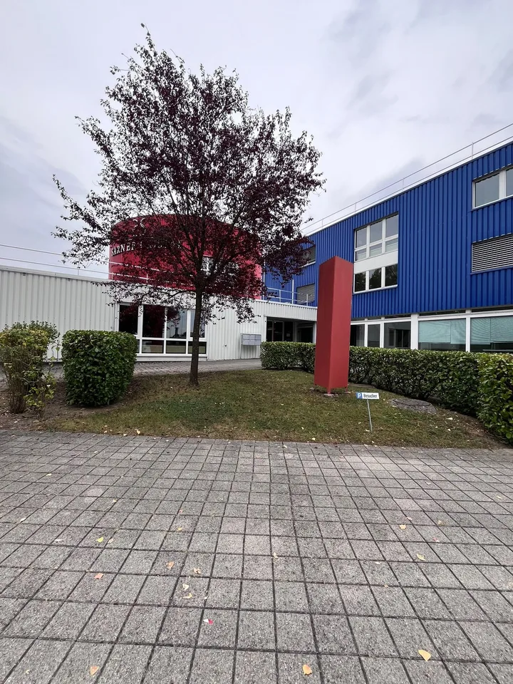 Grosszügiger Gewerberaum in der Industriezone Uetendorf – Foto 4 von 22