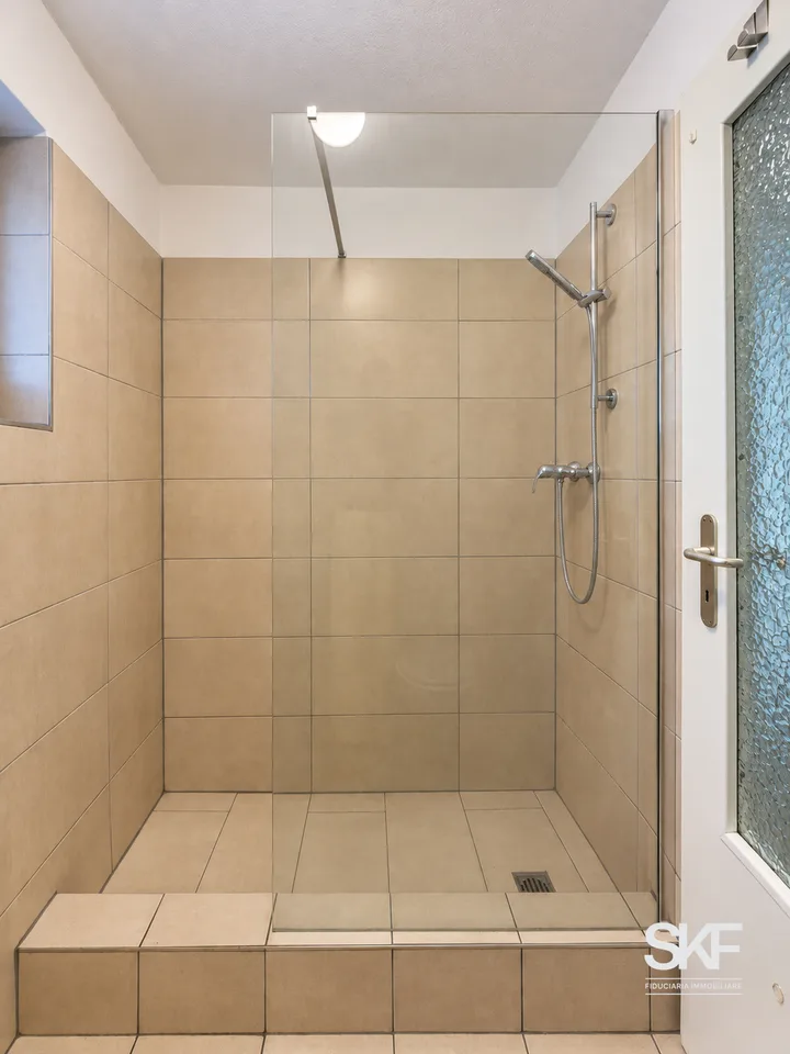 BREGANZONA - 2.5-ZIMMER-WOHNUNG MIT BALCON MIT GRÜNAUSSICHT ZU VERMIETEN – Foto 8 von 9