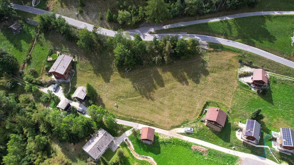 EXCLUSIF Superbe terrain à bâtir de 1478m² pour résidence principale – photo 6 sur 9