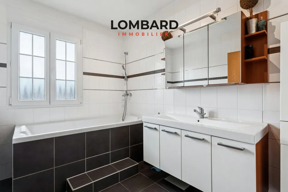 ***VENDUTO*** Spaziosa villa indipendente con vista lago e piscina – foto 8 di 9