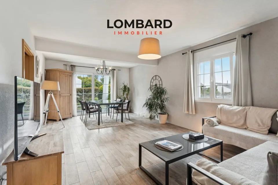 ***VENDUTO*** Spaziosa villa indipendente con vista lago e piscina – foto 2 di 9