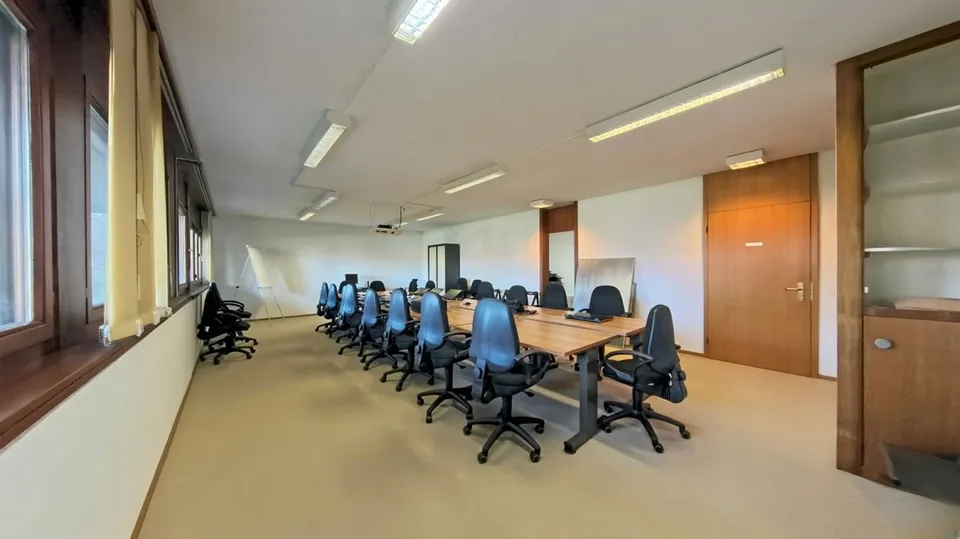 Exklusives Büro mit Seeblick und großer teilbarer Fläche – Foto 4 von 12