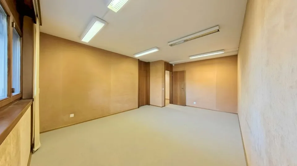 Exklusives Büro mit Seeblick und großer teilbarer Fläche – Foto 9 von 12