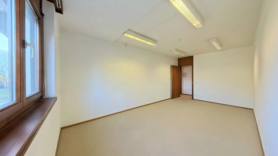 Exklusives Büro mit Seeblick und großer teilbarer Fläche – Foto 8 von 12