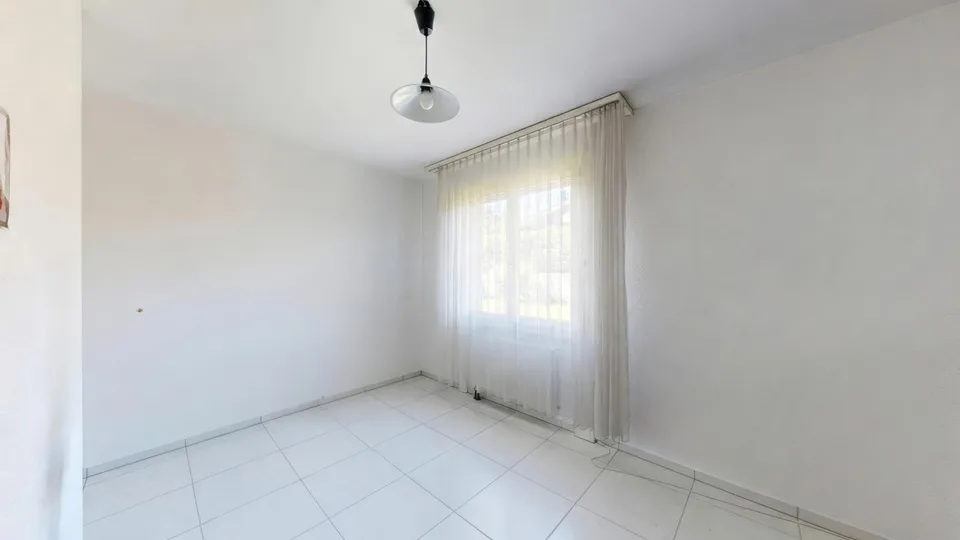 Ampia casa unifamiliare indipendente con tre garage – foto 5 di 13