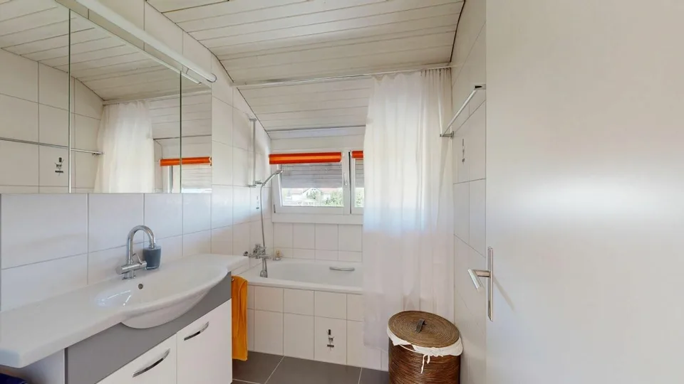 Ampia casa unifamiliare indipendente con tre garage – foto 10 di 13