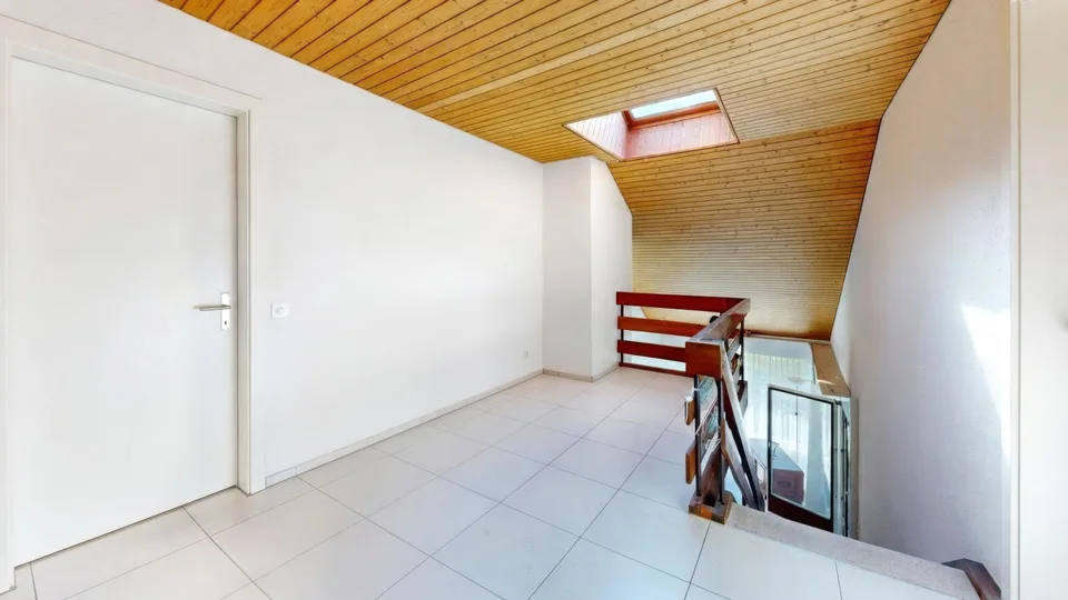 Ampia casa unifamiliare indipendente con tre garage – foto 7 di 13