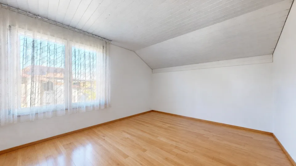 Ampia casa unifamiliare indipendente con tre garage – foto 12 di 13