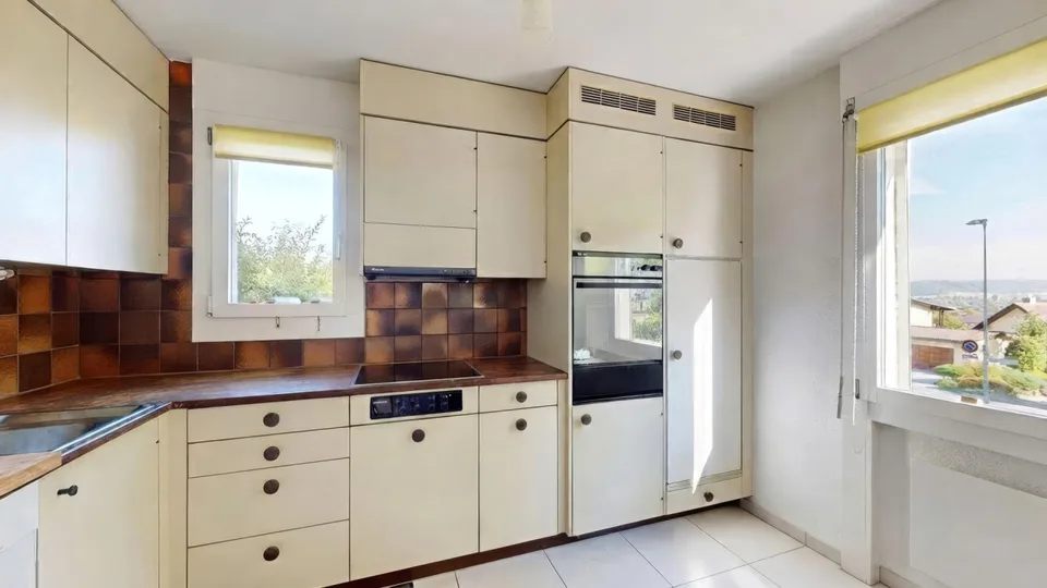 Ampia casa unifamiliare indipendente con tre garage – foto 3 di 13