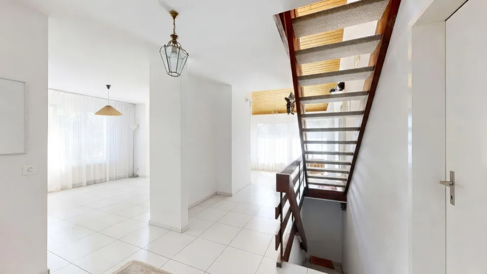 Ampia casa unifamiliare indipendente con tre garage – foto 6 di 13