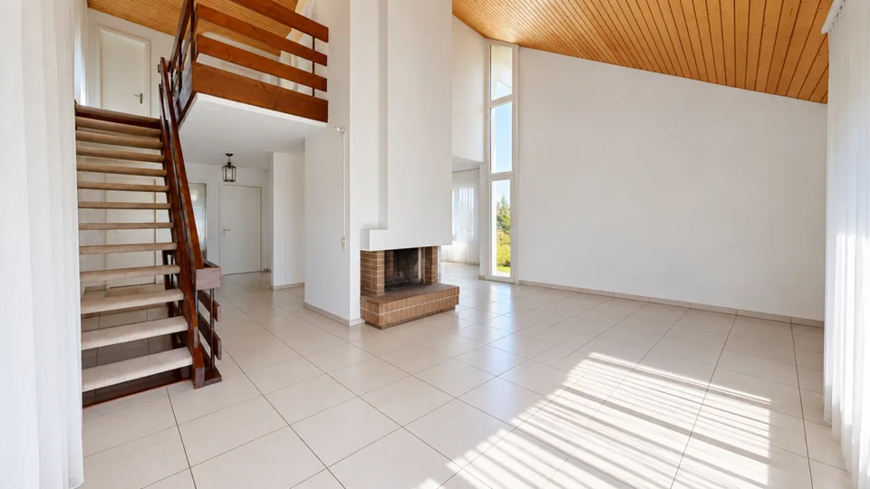 Ampia casa unifamiliare indipendente con tre garage – foto 2 di 13