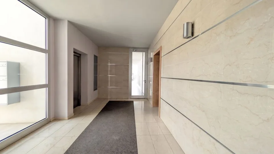CONTEMPORANEO, IN POSIZIONE SERVITA E BEN COLLEGATO! – foto 8 di 9