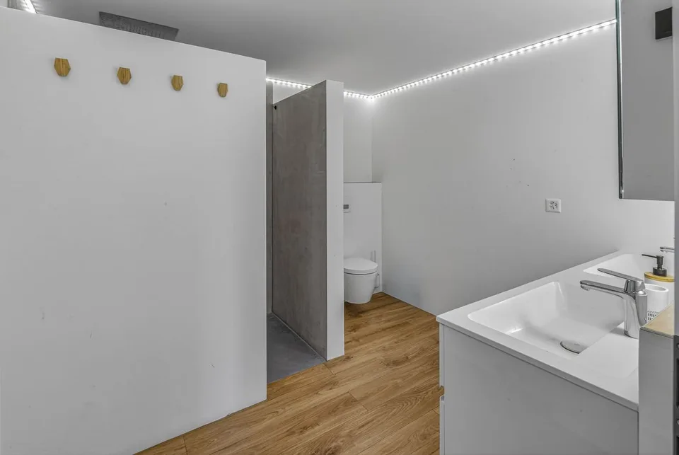 Sogno abitativo: casa unifamiliare con 8 stanze e bella vista a Wald ZH – foto 12 di 13