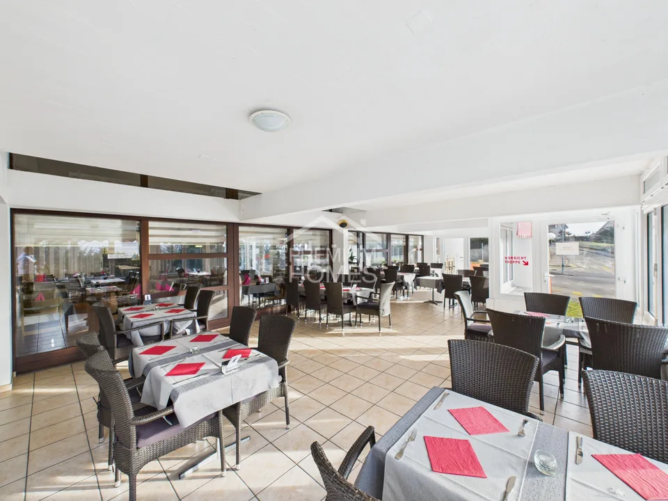 Gastronomy Gem with Charm, Generous Space and Event Potential – photo 6 of 13