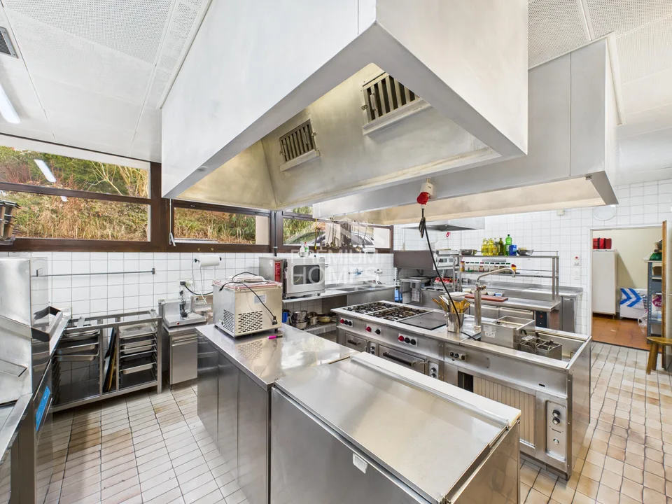 Gastronomy Gem with Charm, Generous Space and Event Potential – photo 9 of 13