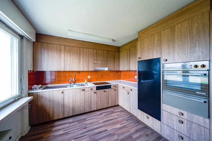 FREISTEHENDES EINFAMILIENHAUS MIT VIEL UMSCHWUNG – Foto 3 von 8