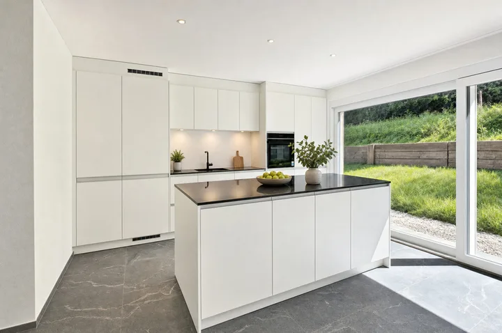 COME NUOVO, MODERNO, INDIPENDENTE - CASA UNIFAMILIARE DI 7,5 STANZE – foto 3 di 8