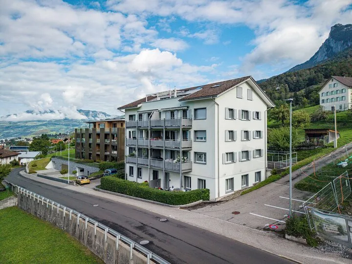RENDITEOBJEKT MIT 10 WOHNEINHEITEN AM FUSS DER MYTHEN – Foto 7 von 8