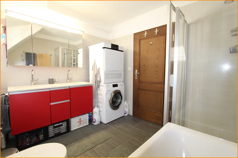Renovierte, sonnige und zentrale 4.5-Zimmer-Maisonette-Wohnung. – Foto 8 von 11