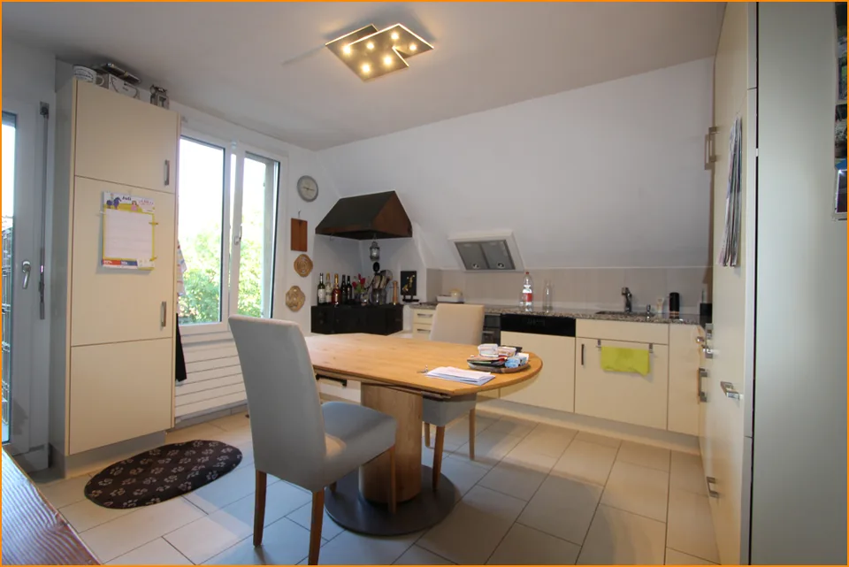 Renovierte, sonnige und zentrale 4.5-Zimmer-Maisonette-Wohnung. – Foto 10 von 11