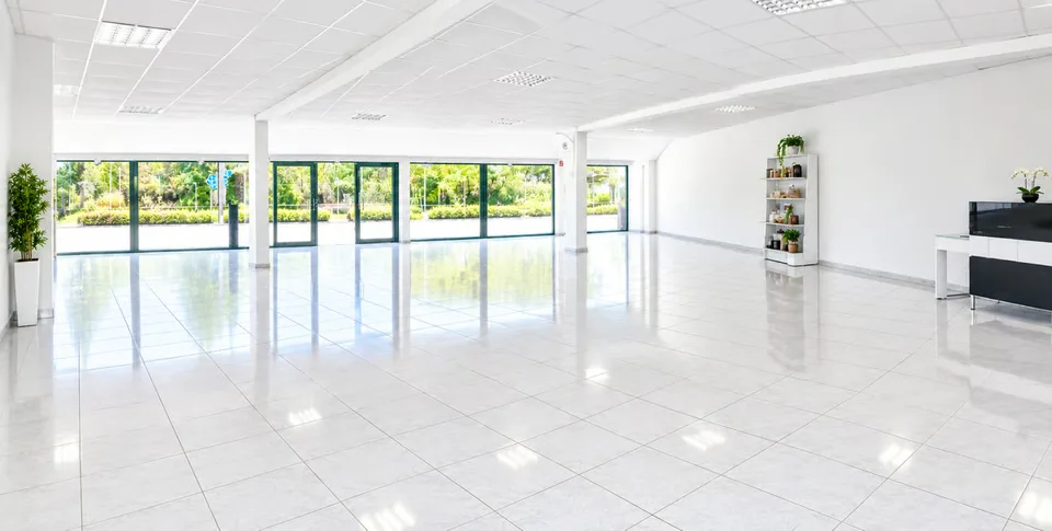 Zu vermieten Gewerbefläche von 200m2 mit Schaufenster an der Achse Delémont-Basel – Foto 2 von 15