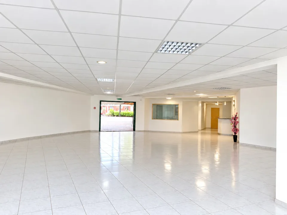 Zu vermieten Gewerbefläche von 200m2 mit Schaufenster an der Achse Delémont-Basel – Foto 3 von 15