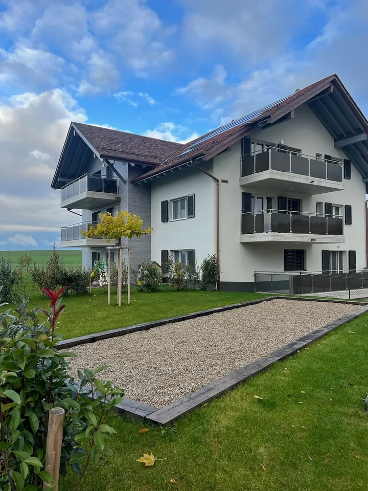 Gedeckter Parkplatz – Foto 2 von 2