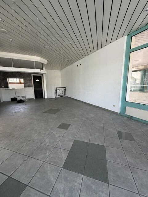 Surface commerciale de ~80 m²au rez à vendre à Bassecourt – photo 4 sur 10