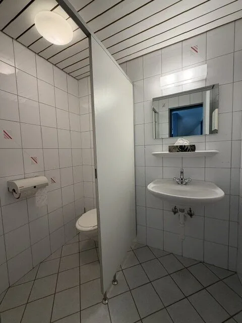Surface commerciale de ~80 m²au rez à vendre à Bassecourt – photo 7 sur 10