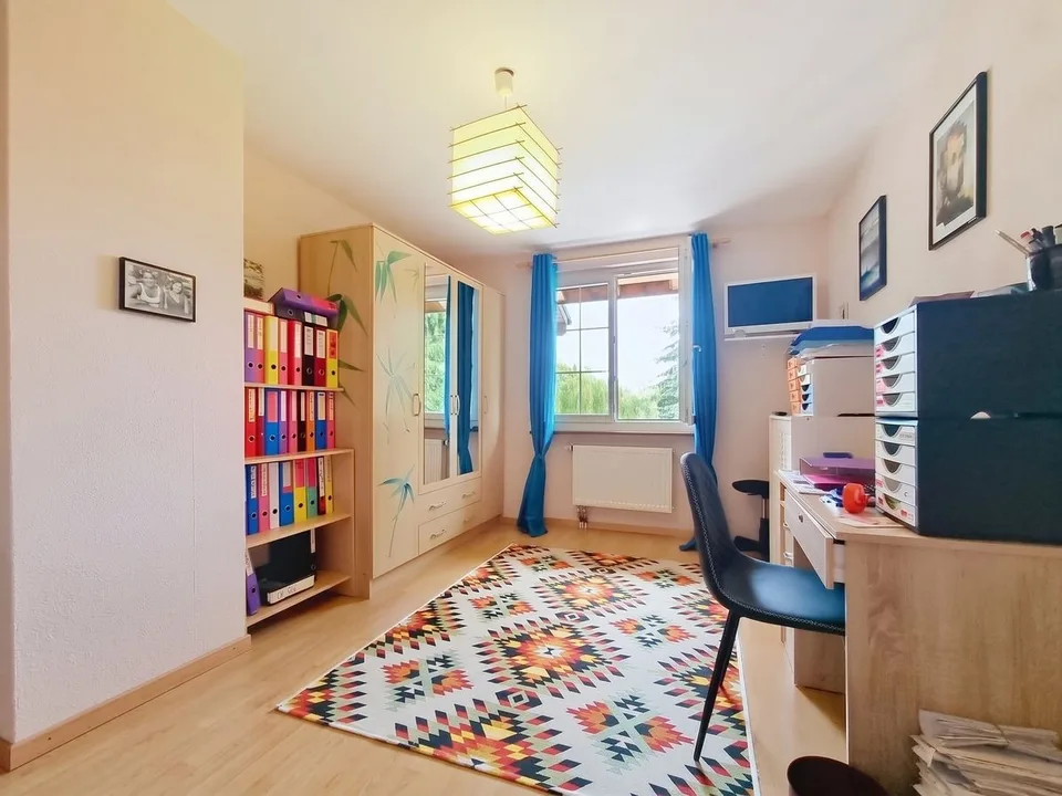 RENENS - Villa mitoyenne de 5.5 p. avec grand jardin. Pas inscrite dans une PPE. – photo 8 sur 13