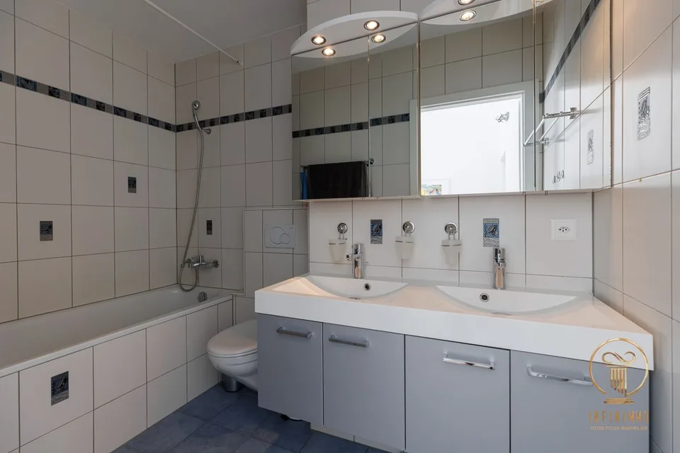 MONT-SUR-ROLLE - Casa a schiera con vista sul lago – foto 9 di 12
