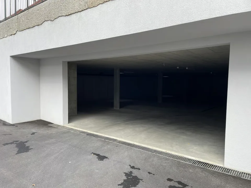 Parkplätze in einer Gemeinschaftsgarage – Foto 3 von 3