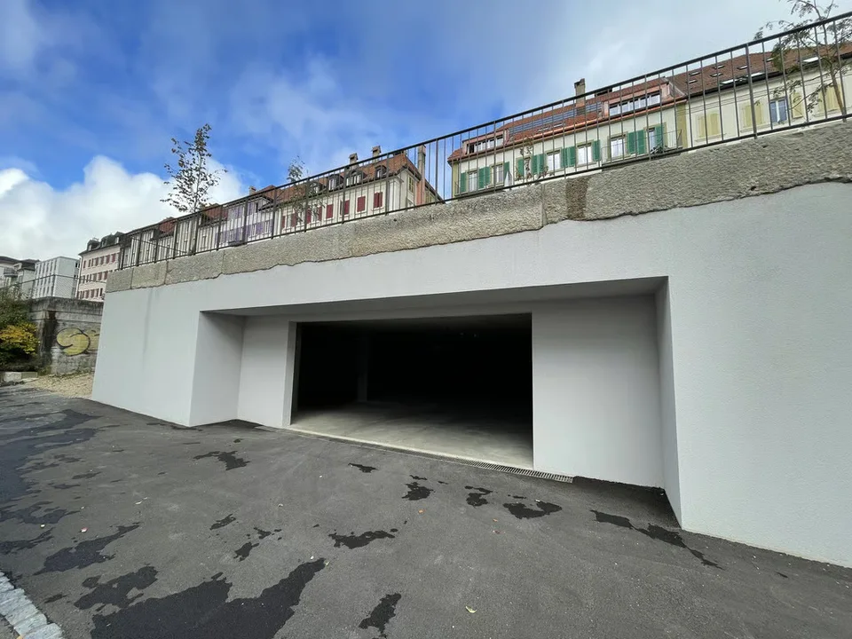 Parkplätze in einer Gemeinschaftsgarage – Foto 2 von 3
