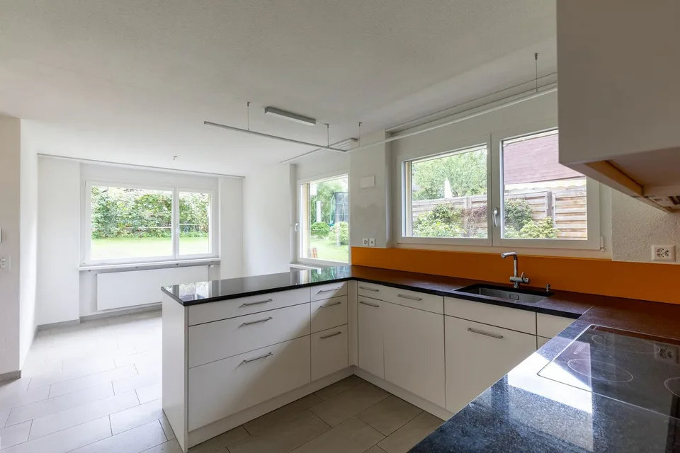 Freistehendes 6.5-Zimmer Einfamilienhaus an ruhiger Lage – Foto 2 von 9