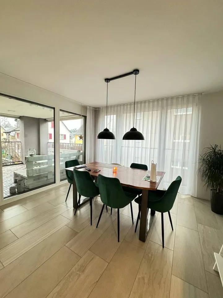 Helle 4½-Zimmer-Wohnung mit zwei Balkonen und zwei Nasszellen in Dü... – Foto 2 von 7