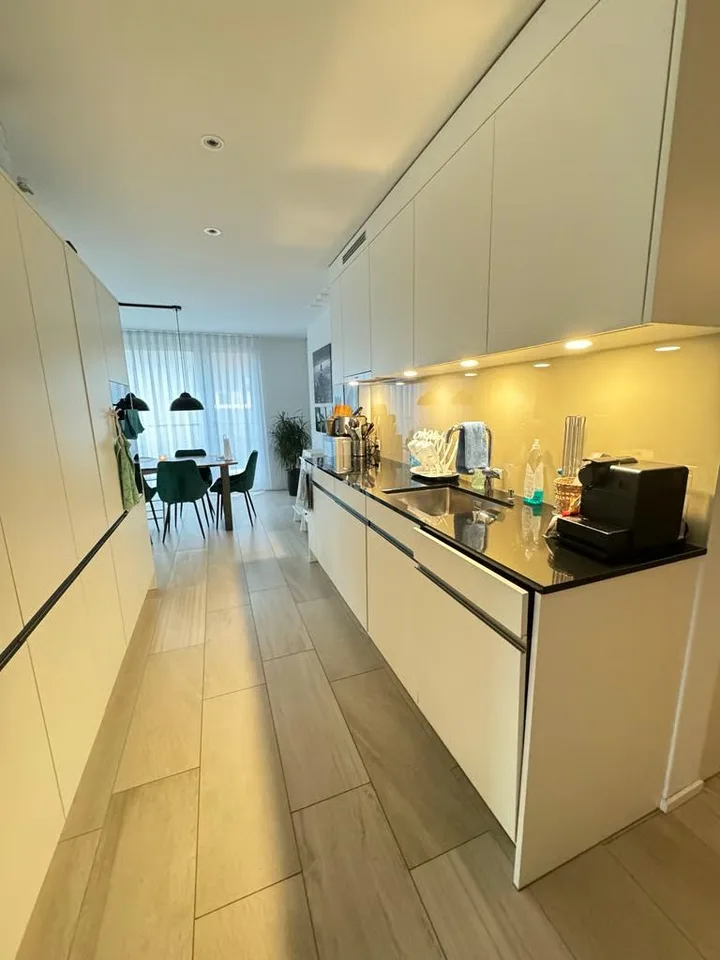 Helle 4½-Zimmer-Wohnung mit zwei Balkonen und zwei Nasszellen in Dü... – Foto 3 von 7