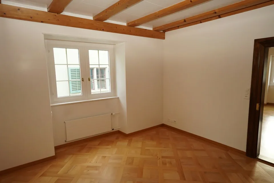 Charmante 3-Zimmer-Wohnung mit Balkon in der Zürcher Altstadt – Foto 13 von 14